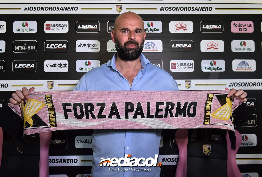  PALERMO, ITALY - APRIL 29:  Roberto Stellone, new head coach of US Citta' di Palermo, poses before a press conference at Carmelo Onorato training center on April 29, 2018 in Palermo, Italy.  (Photo by Tullio M. Puglia/Getty Images) 