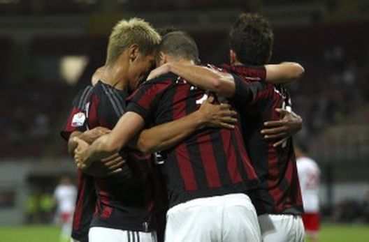 L'esultanza del Milan dopo un gol (zimbio.com) L'esultanza del Milan dopo un gol (zimbio.com)