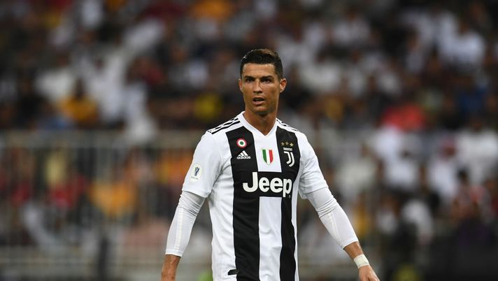 Cristiano Ronaldo firma una maglia del Real, ma… - Pianeta Milan