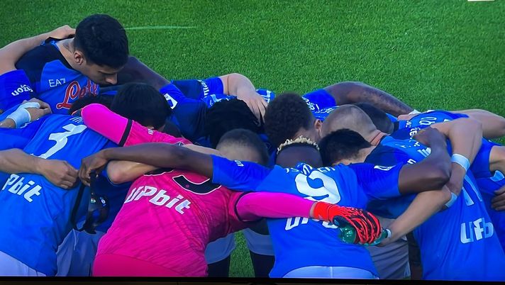FOTO La Fiorentina omaggia il Napoli (in campo e sui social): il pasillo de honor! - immagine 1