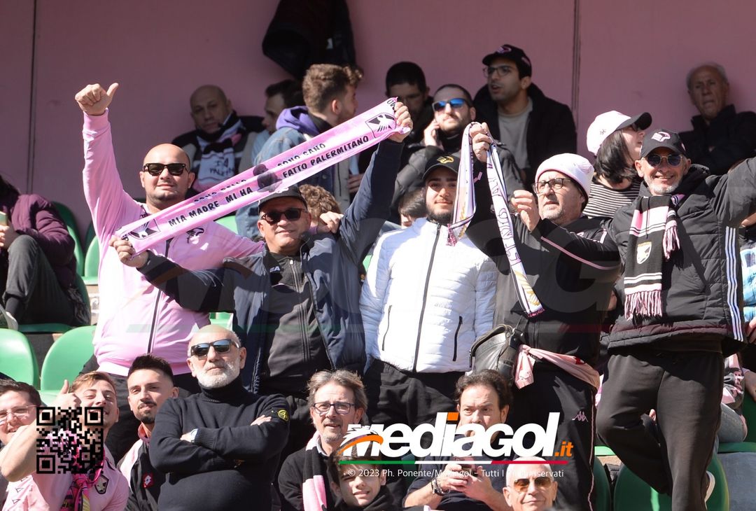 FOTOTIFO Palermo-Frosinone 1-1, i tifosi allo Stadio “Renzo Barbera” (Gallery) - immagine 30