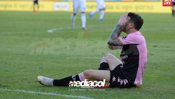 Palermo-Bari 0-0: un tempo per parte, i rosa soffrono e non pungono i pugliesi in 10