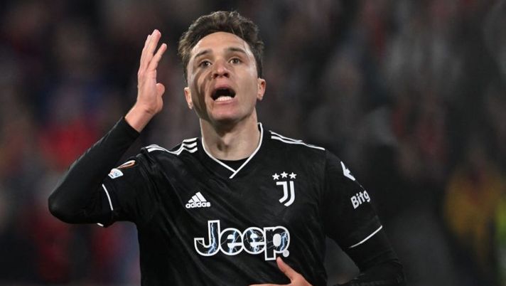 Juventus' Italian forward Federico Chiesa celebrates scoring his team's second goal during the UEFA Europa League Group Last 16 Second Leg football match between SC Freiburg and Juventus Turin in Freiburg, on March 16, 2023. (Photo by CHRISTOF STACHE / AFP) (Photo by CHRISTOF STACHE/AFP via Getty Images) Sei buone notizie per le ultime giornate: sono tornati al gol e da rimettere al fanta- immagine 1
