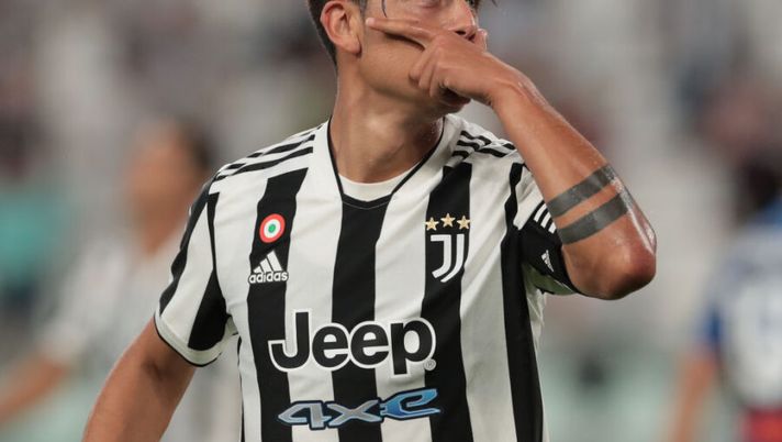 TURIN, ITALY - AUGUST 14: Paulo Dybala of Juventus celebrates after scoring the opening goal during the pre-season friendly match between Juventus and Atalanta BC at Allianz Stadium on August 14, 2021 in Turin, Italy. (Photo by Emilio Andreoli/Getty Images) Infortunio Dybala, la Gazzetta: “La Juve lo aspetta dopo la sosta, è una speranza” - immagine 1