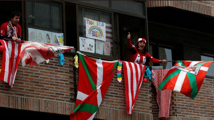 Finale del derby basco in copa del REy: il primo tempo lo giocano i balconi... Finale del derby basco in copa del REy: il primo tempo lo giocano i balconi...