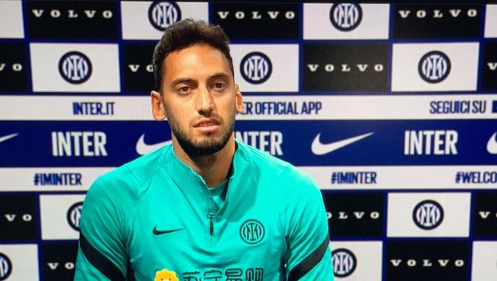 Calhanoglu: “Subito sì all’Inter! Io alla Luis Alberto, Pioli ha provato a tenermi e sul Milan…” Calhanoglu: “Subito sì all’Inter! Io alla Luis Alberto, Pioli ha provato a tenermi e sul Milan…” - immagine 1