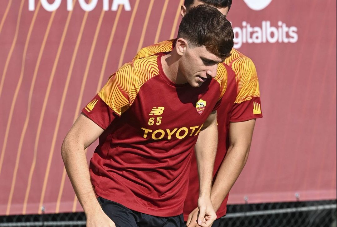 Trigoria, ripresa in vista del Betis: Karsdorp con il gruppo – FOTO GALLERY - immagine 26