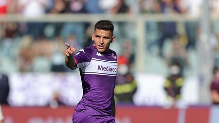 FLORENCE, ITALY - APRIL 16: Lucas Sebastián Torreira Di Pascua of ACF Fiorentina celebrates after scoring a goal during the Serie A match between ACF Fiorentina and Venezia FC at Stadio Artemio Franchi on April 17, 2022 in Florence, Italy. (Photo by Gabriele Maltinti/Getty Images) FLORENCE, ITALY - APRIL 16: Lucas Sebastián Torreira Di Pascua of ACF Fiorentina celebrates after scoring a goal during the Serie A match between ACF Fiorentina and Venezia FC at Stadio Artemio Franchi on April 17, 2022 in Florence, Italy. (Photo by Gabriele Maltinti/Getty Images)