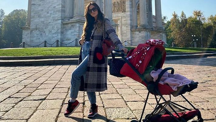 Instagram @giopalmas82  Giro in centro a Milano per Giorgia Palmas: “Con la mia banda piccolini. Adoro…” - immagine 1