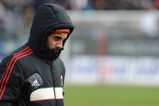 CAGLIARI, ITALY - FEBRUARY 10: Antonio Nocerino of AC Milan looks on prior to the Serie A match between Cagliari Calcio and AC Milan at Stadio Is Arenas on February 10, 2013 in Cagliari, Italy. (Photo by Valerio Pennicino/Getty Images) CAGLIARI, ITALY - FEBRUARY 10: Antonio Nocerino of AC Milan looks on prior to the Serie A match between Cagliari Calcio and AC Milan at Stadio Is Arenas on February 10, 2013 in Cagliari, Italy. (Photo by Valerio Pennicino/Getty Images)