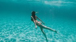VIDEO / Valentina Vignali, relax alle terme: lato B pazzesco per la modella