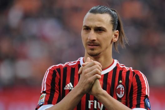 Il Milan ha fatto un'offerta importante a Ibrahimovic. Il Milan ha fatto un'offerta importante a Ibrahimovic.