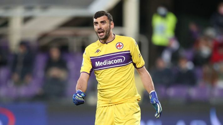 FLORENCE, ITALY - NOVEMBER 30: Pietro Terracciano of ACF Fiorentina gestures during the Serie A match between ACF Fiorentina v UC Sampdoria at Stadio Artemio Franchi on November 30, 2021 in Florence, Italy. (Photo by Gabriele Maltinti/Getty Images) PORTIERI – Chi mettere e chi evitare al fantacalcio: la divisione in fasce per la 33ma- immagine 1
