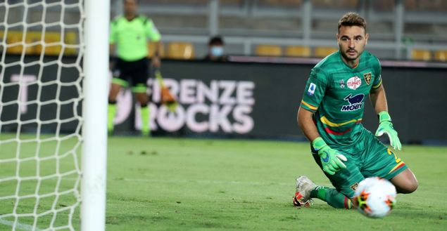 LECCE, ITALY - AUGUST 02: Gabriel of Lecce during the Serie A match between US Lecce and Parma Calcio at Stadio Via del Mare on August 02, 2020 in Lecce, Italy. (Photo by Maurizio Lagana/Getty Images) Milinkovic nuovo portiere viola? Il Torino trova il sostituto- immagine 2