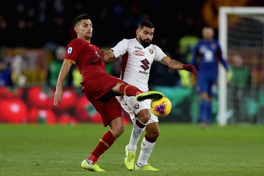 ROME, ITALY - JANUARY 05: Tomas Rincon of Torino FC competes for the ball with Lorenzo Pellegrini of AS Roma during the Serie A match between AS Roma and Torino FC at Stadio Olimpico on January 5, 2020 in Rome, Italy. (Photo by Paolo Bruno/Getty Images) 