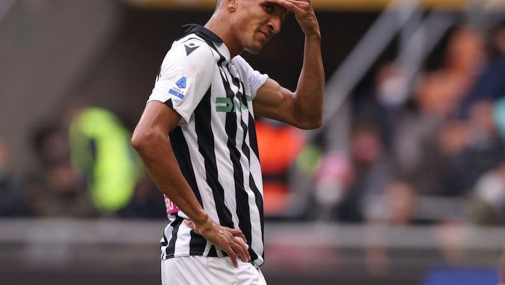 MILAN, ITALY - OCTOBER 31: Rodrigo Becao of Udinese Calcio reacts during the Serie A match between FC Internazionale and Udinese Calcio at Stadio Giuseppe Meazza on October 31, 2021 in Milan, Italy. (Photo by Jonathan Moscrop/Getty Images) Udinese, intervento al naso per Becao: il comunicato ufficiale. In chiave fanta… - immagine 1