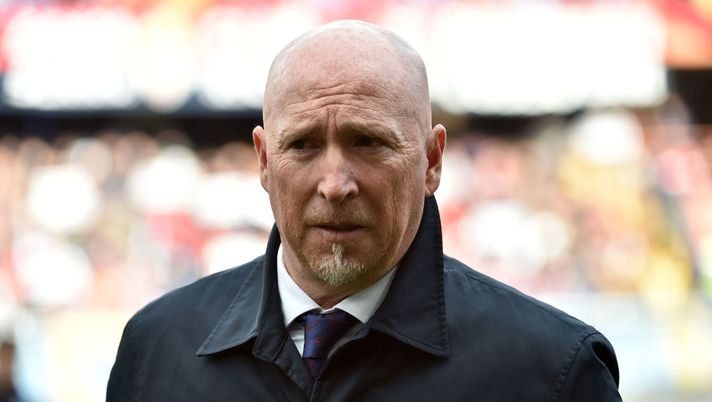 GENOA, ITALY - FEBRUARY 09: Rolando Maran head coach of Cagliari Calcio during the Serie A match between Genoa CFC and  Cagliari Calcio at Stadio Luigi Ferraris on February 9, 2020 in Genoa, Italy. (Photo by Paolo Rattini/Getty Images) 