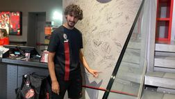 Adli incontra i tifosi rossoneri al Milan Store Downtown | VIDEO