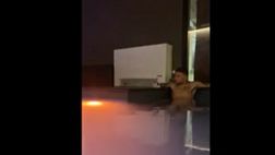 VIDEO / Immobile, relax in piscina con la sua Jessica