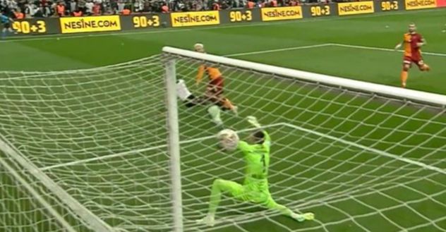 Galatasaray rimontato nel derby di Istanbul: Muslera sotto accusa- immagine 2