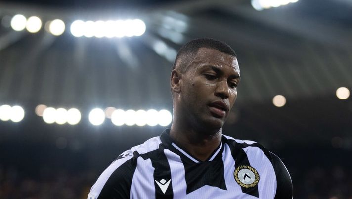 Udinese, paura per Walace: l’auto finisce fuori strada e si incendia, lui esce illeso - immagine 1