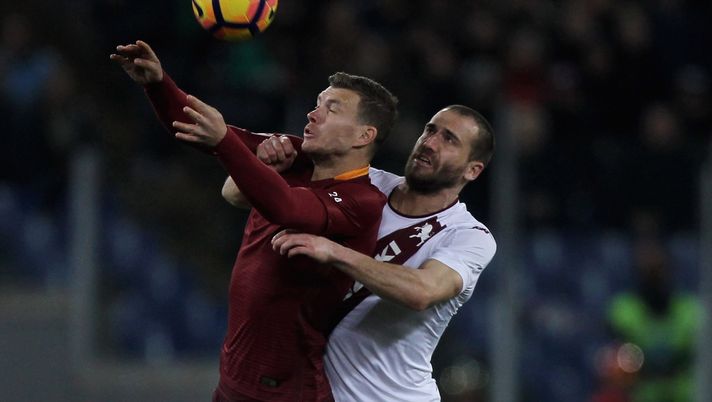 ROME, ITALY - FEBRUARY 19:  Alessandro De Silvestri of FC Torino competes for the ball with Edin Dzeko of AS Roma during the Serie A match between AS Roma and FC Torino at Stadio Olimpico on February 19, 2017 in Rome, Italy.  (Photo by Paolo Bruno/Getty Images) 