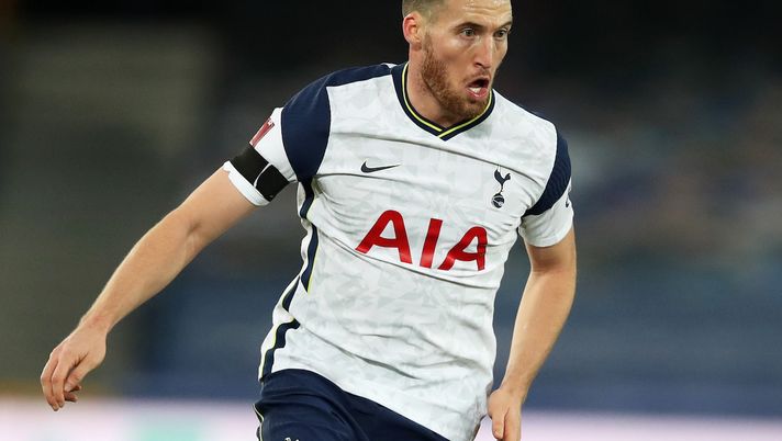 LIVERPOOL, ENGLAND - FEBRUARY 10: Matt Doherty of Tottenham Hotspur runs with the ball during The Emirates FA Cup Fifth Round match between Everton and Tottenham Hotspur at Goodison Park on February 10, 2021 in Liverpool, England. Sporting stadiums around the UK remain under strict restrictions due to the Coronavirus Pandemic as Government social distancing laws prohibit fans inside venues resulting in games being played behind closed doors. (Photo by Clive Brunskill/Getty Images) LIVERPOOL, ENGLAND - FEBRUARY 10: Matt Doherty of Tottenham Hotspur runs with the ball during The Emirates FA Cup Fifth Round match between Everton and Tottenham Hotspur at Goodison Park on February 10, 2021 in Liverpool, England. Sporting stadiums around the UK remain under strict restrictions due to the Coronavirus Pandemic as Government social distancing laws prohibit fans inside venues resulting in games being played behind closed doors. (Photo by Clive Brunskill/Getty Images)