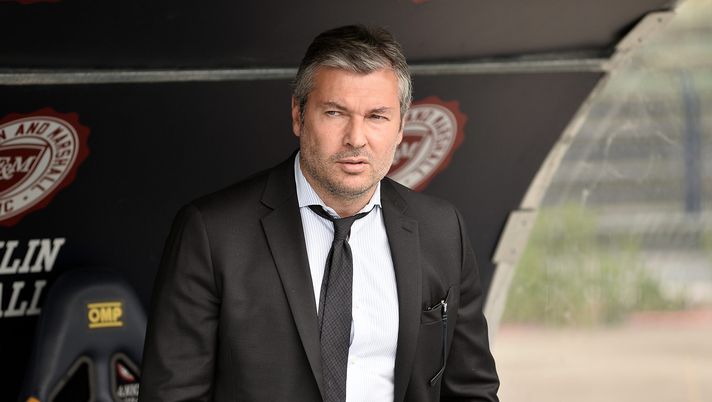 VERONA, ITALY - MAY 30: Sean Sogliano, Sporting Director of Hellas Verona FC looks on prior the beginning of the Serie A match between Hellas Verona FC and Juventus FC at Stadio Marc'Antonio Bentegodi on May 30, 2015 in Verona, Italy. (Photo by Mario Carlini / Iguana Press/Getty Images) VERONA, ITALY - MAY 30: Sean Sogliano, Sporting Director of Hellas Verona FC looks on prior the beginning of the Serie A match between Hellas Verona FC and Juventus FC at Stadio Marc'Antonio Bentegodi on May 30, 2015 in Verona, Italy. (Photo by Mario Carlini / Iguana Press/Getty Images)