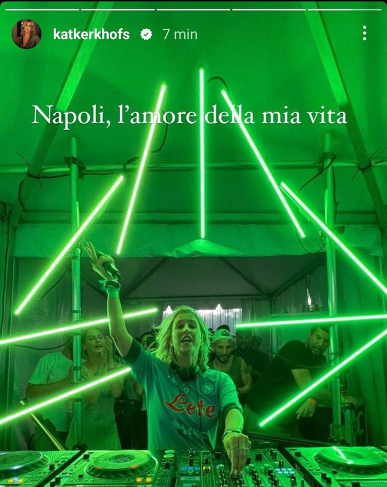 FOTO Kat Mertens commuove i tifosi sui social: “Napoli l’amore della mia vita”- immagine 2