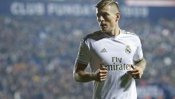 Kroos contro il taglio agli stipendi: “E’ un regalo per i club, meglio devolverli in beneficenza”