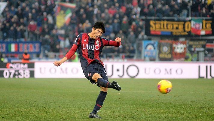 BOLOGNA, ITALY - DECEMBER 15: Takehiro Tomiyasu of Bologna FC in action during the Serie A match between Bologna FC and Atalanta BC at Stadio Renato Dall'Ara on December 15, 2019 in Bologna, Italy. (Photo by Mario Carlini / Iguana Press/Getty Images) BOLOGNA, ITALY - DECEMBER 15: Takehiro Tomiyasu of Bologna FC in action during the Serie A match between Bologna FC and Atalanta BC at Stadio Renato Dall'Ara on December 15, 2019 in Bologna, Italy. (Photo by Mario Carlini / Iguana Press/Getty Images)