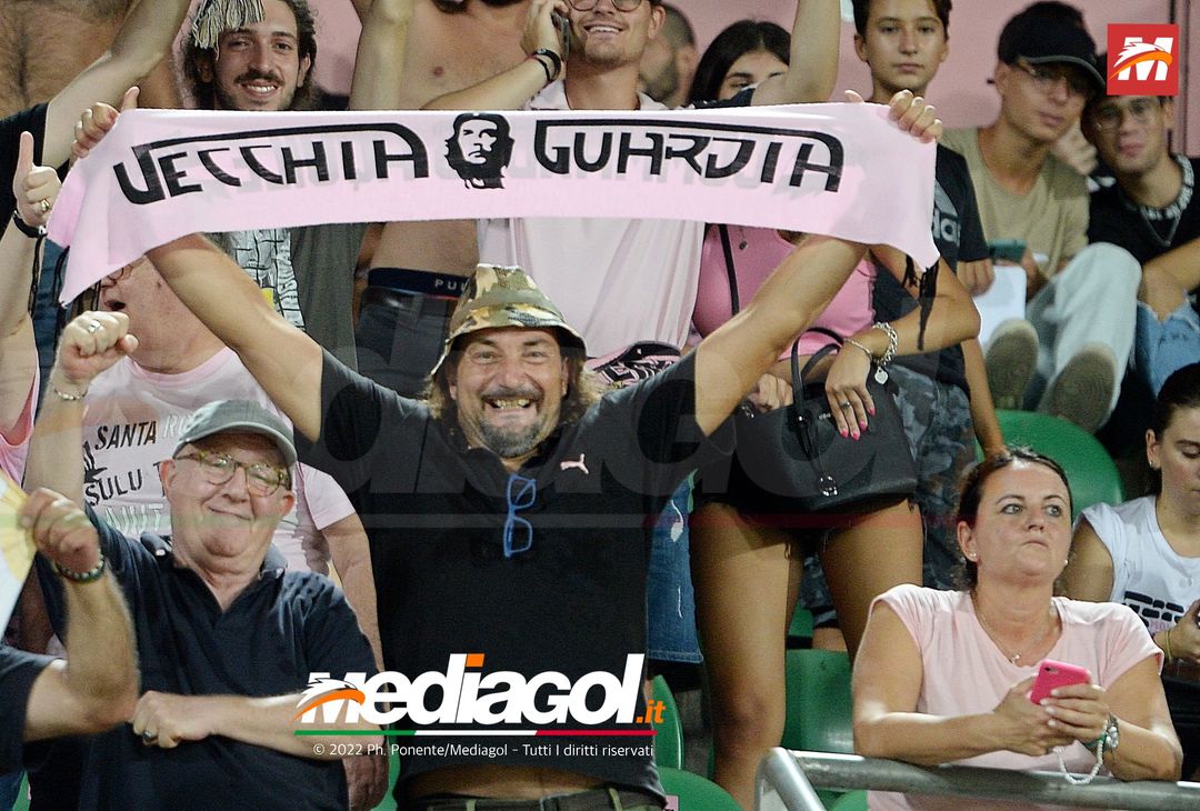 FOTOTIFO, Palermo-Genoa 1-0: i tifosi allo stadio “Renzo Barbera” (Gallery) - immagine 98