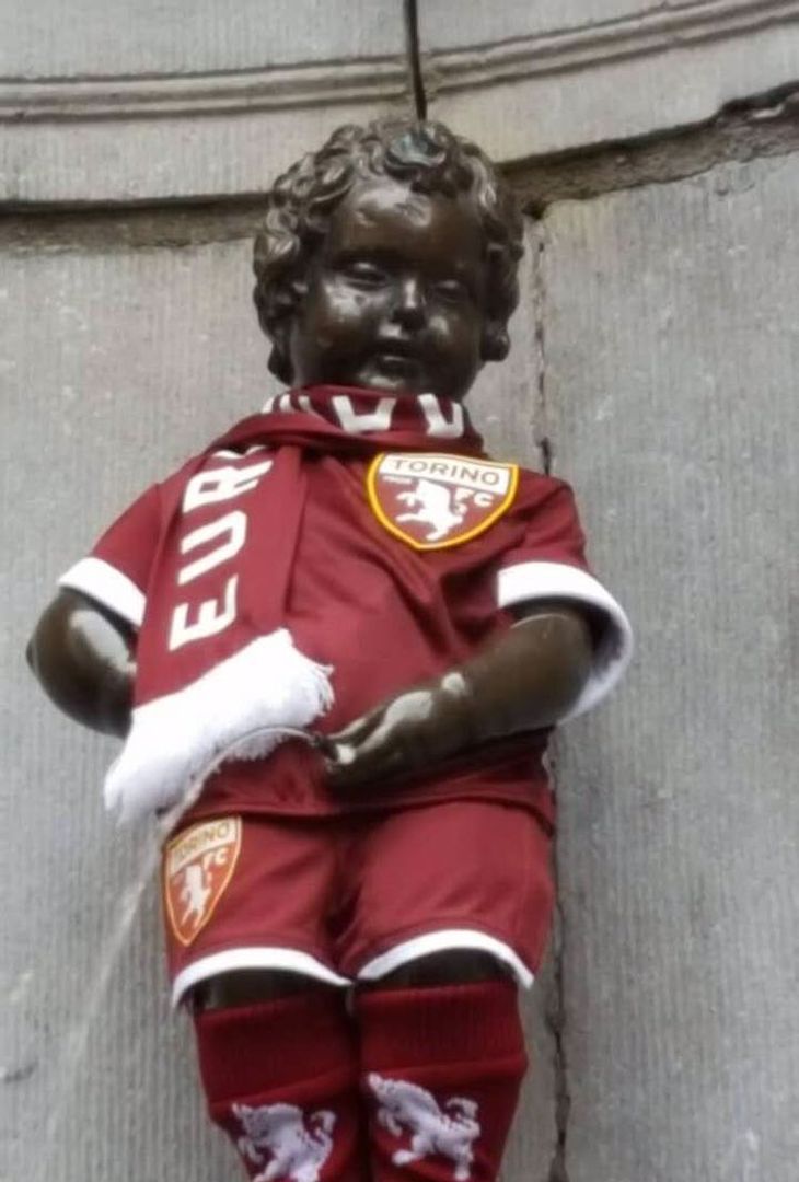 Fotogallery – A Bruxelles il Mannekenpis si veste di granata - immagine 2