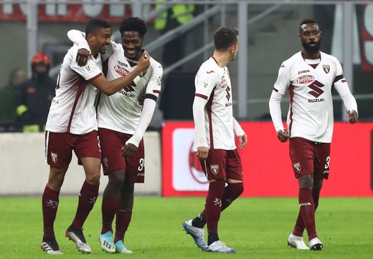  MILAN, ITALY - JANUARY 28: Gleison Bremer (L) of Torino FC celebrates his second goal with his team-mate Ola Aina during the Coppa Italia Quarter Final match between AC Milan and Torino at San Siro on January 28, 2020 in Milan, Italy. (Photo by Marco Luzzani/Getty Images) 