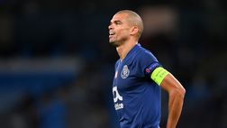 L’ultima di Pepe: infortunato va in panchina e si fa ammonire intenzionalmente