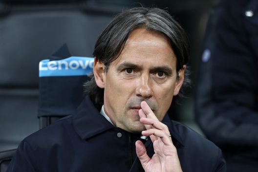 MILAN, ITALY - APRIL 15: Simone Inzaghi, Head Coach of FC Internazionale, looks on prior to the Serie A match between FC Internazionale and AC Monza at Stadio Giuseppe Meazza on April 15, 2023 in Milan, Italy. (Photo by Marco Luzzani/Getty Images) Inter, la formazione ufficiale: Inzaghi si affida ai senatori- immagine 2