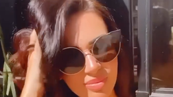 VIDEO / Erjona, décolleté da sballo. La Sulejmani incanta baciata dal sole