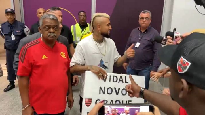 Inter, Vidal atterra in Brasile: i tifosi del Flamengo invadono l’aeroporto - immagine 1