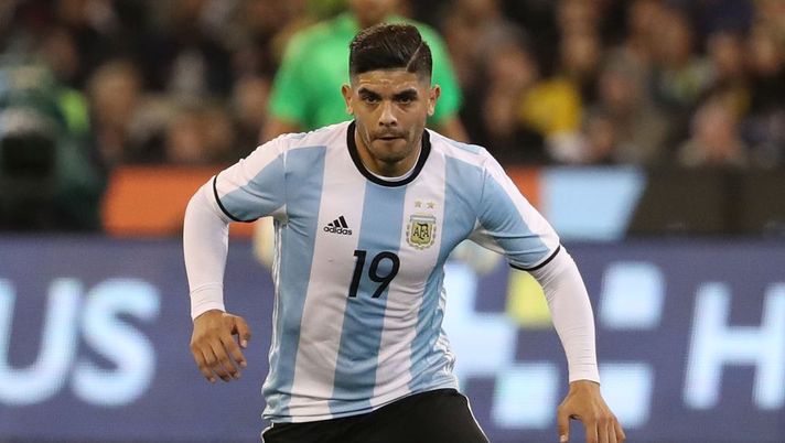 MELBOURNE, AUSTRALIA - JUNE 09: Ever Banega of Argentina controls the ball during the Brazil Global Tour match between Brazil and Argentina at Melbourne Cricket Ground on June 9, 2017 in Melbourne, Australia.  (Photo by Robert Cianflone/Getty Images) 