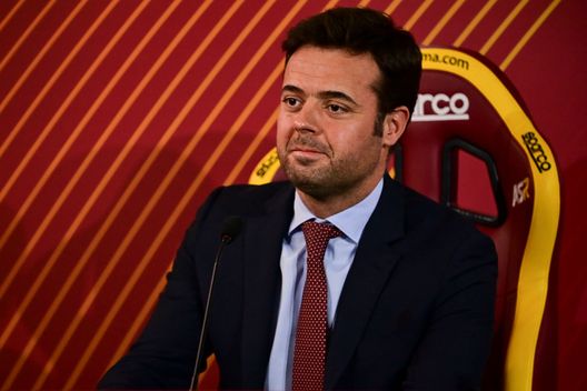 (Photo by Luciano Rossi/AS Roma via Getty Images) La strana coppia Tiago Pinto-Sergio Oliveira: rivali nel derby portoghese, uniti nella Roma- immagine 2