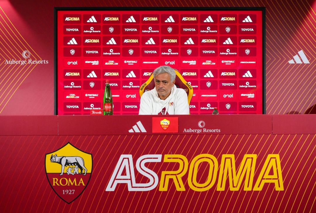 Trigoria, la conferenza stampa di Mourinho prima di Juventus-Roma – FOTO GALLERY - immagine 14