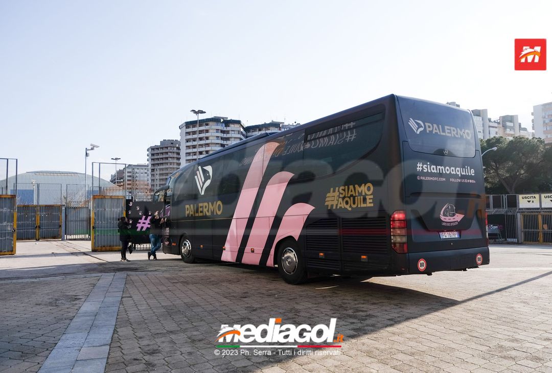 FOTO Palermo, i rosanero ritornano a Palermo dopo il la trasferta a Genova (Gallery) - immagine 12