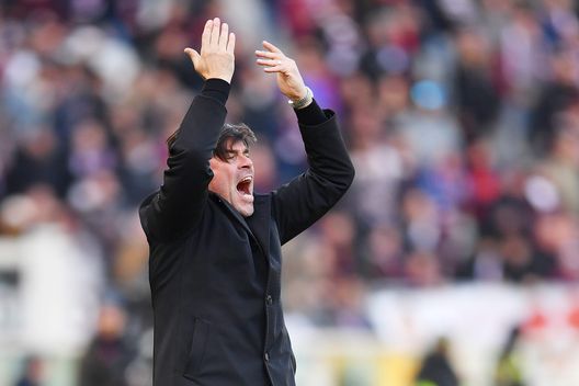 TURIN, ITALY - FEBRUARY 05: Andrea Sottil, Head Coach of Udinese Calcio, reacts during the Serie A match between Torino FC and Udinese Calcio at Stadio Olimpico di Torino on February 05, 2023 in Turin, Italy. (Photo by Valerio Pennicino/Getty Images) Juric batte con merito Sottil: vincenti le scelte di Aina e Karamoh dal 1′- immagine 3