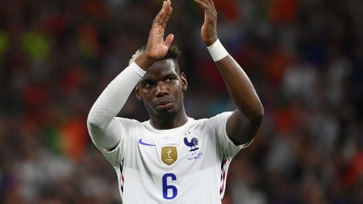 TOPSHOT - France's midfielder Paul Pogba claps after the UEFA EURO 2020 Group F football match between Portugal and France at Puskas Arena in Budapest on June 23, 2021. (Photo by FRANCK FIFE / POOL / AFP) (Photo by FRANCK FIFE/POOL/AFP via Getty Images) Juve, la vera offerta a Pogba: le cifre del possibile stipendio per Paul in bianconero - immagine 1