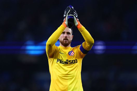 (Photo by Clive Brunskill/Getty Images) Oblak racconta: “Prima dei derby contro CR7…in Portogallo mi schieravano terzino…”- immagine 2