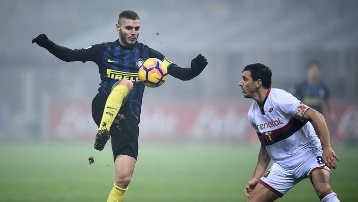 Inter Milan's forward from Argentina Mauro Icardi (L) vies with Genoa's defender from Argentina Nicolas Burdisso during the italian Serie A football match Inter-Milan vs Genoa at the San Siro Stadium in Milan on December 12, 2016. / AFP / FILIPPO MONTEFORTE (Photo credit should read FILIPPO MONTEFORTE/AFP/Getty Images) Inter Milan's forward from Argentina Mauro Icardi (L) vies with Genoa's defender from Argentina Nicolas Burdisso during the italian Serie A football match Inter-Milan vs Genoa at the San Siro Stadium in Milan on December 12, 2016. / AFP / FILIPPO MONTEFORTE (Photo credit should read FILIPPO MONTEFORTE/AFP/Getty Images)