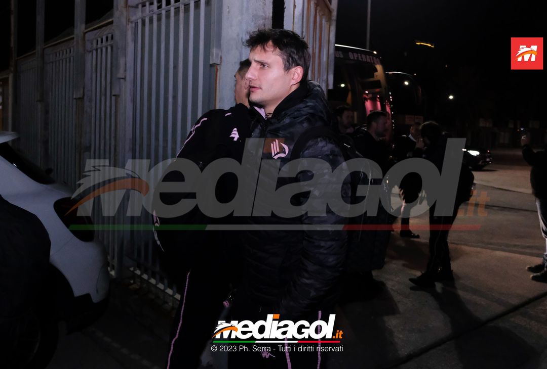 FOTO Palermo, i rosanero ritornano a Palermo dopo il la vittoria ad Ascoli (Gallery) - immagine 13
