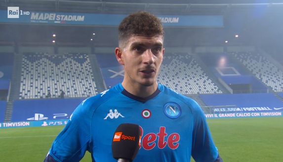 Di Lorenzo alla Rai dopo i primi 45′: “Ce la mettiamo tutta, possiamo far male alla Juve!” Di Lorenzo alla Rai dopo i primi 45′: “Ce la mettiamo tutta, possiamo far male alla Juve!”