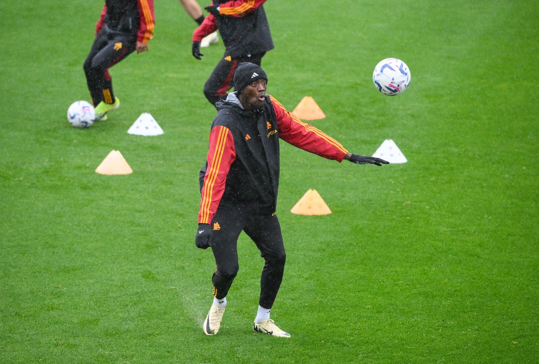 Roma, la ripresa degli allenamenti sotto la pioggia a Trigoria – FOTOGALLERY - immagine 22