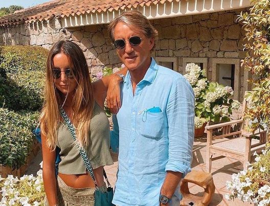 Instagram La figlia di Mancini: “Simpatizzo per la Lazio. La non qualificazione? Dispiaciuta per papà” - immagine 1